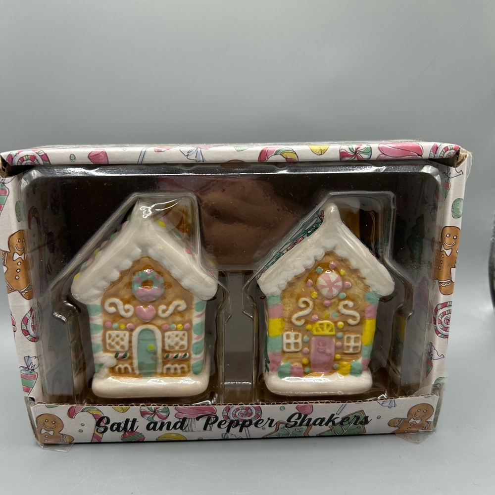Gingerbread House Salt & Pepper Shakers Transpac Christmas Holiday NEW